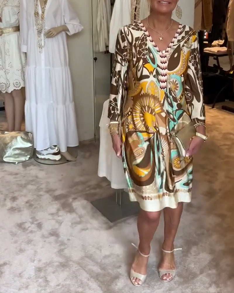 Casual V-neck dress with a retro print