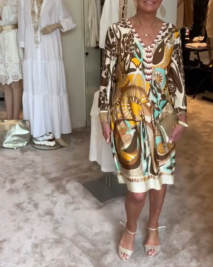 Casual V-neck dress with a retro print