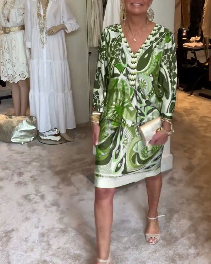 Casual V-neck dress with a retro print