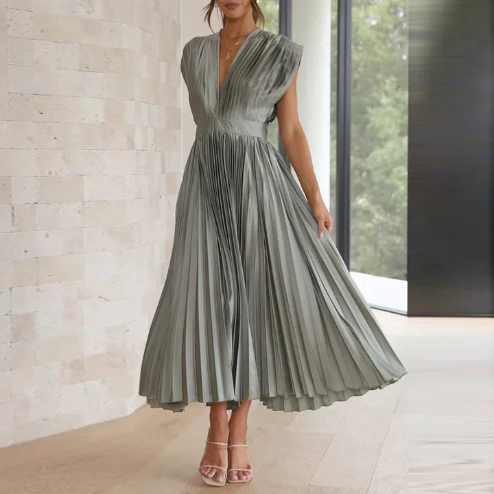"Bella" - Maxi dress with V-neck and pleats