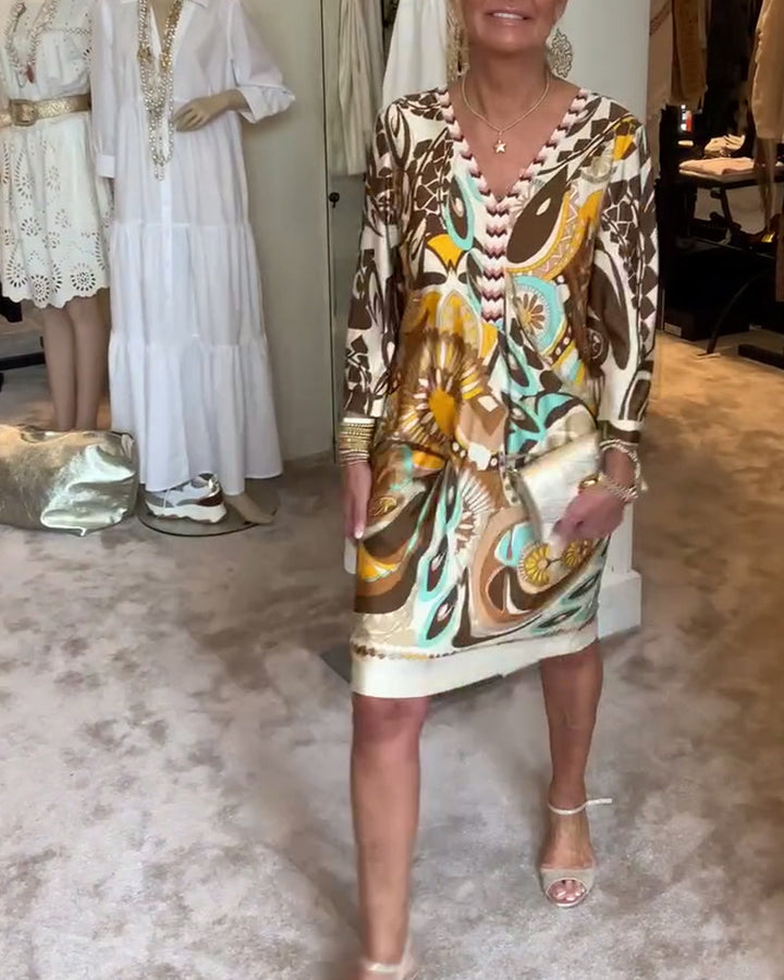 Casual V-neck dress with a retro print