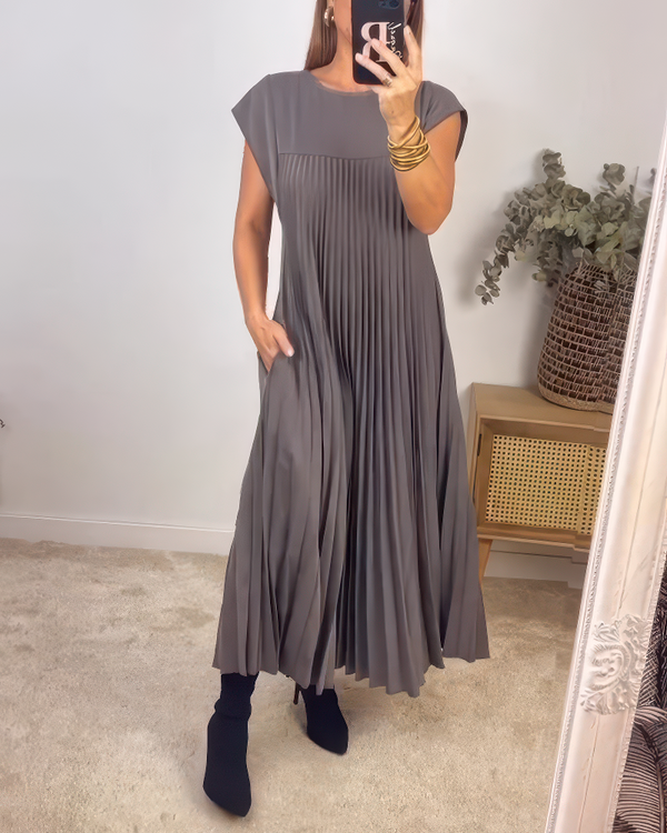 Joëlle Timeless and comfortable dress