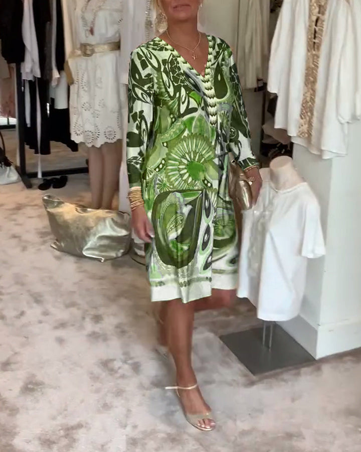 Casual V-neck dress with a retro print