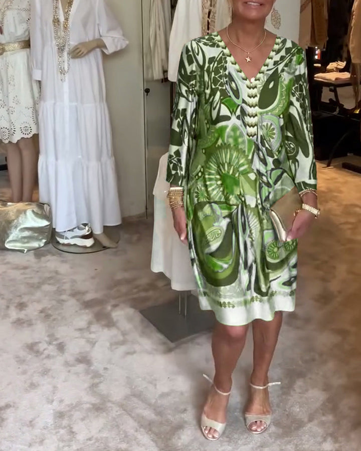 Casual V-neck dress with a retro print