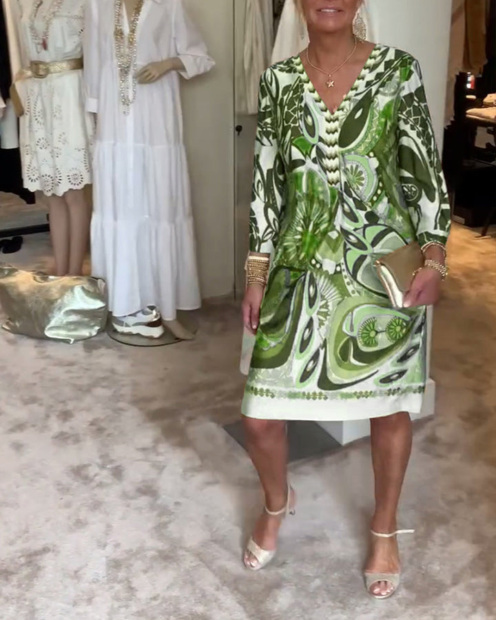 Casual V-neck dress with a retro print