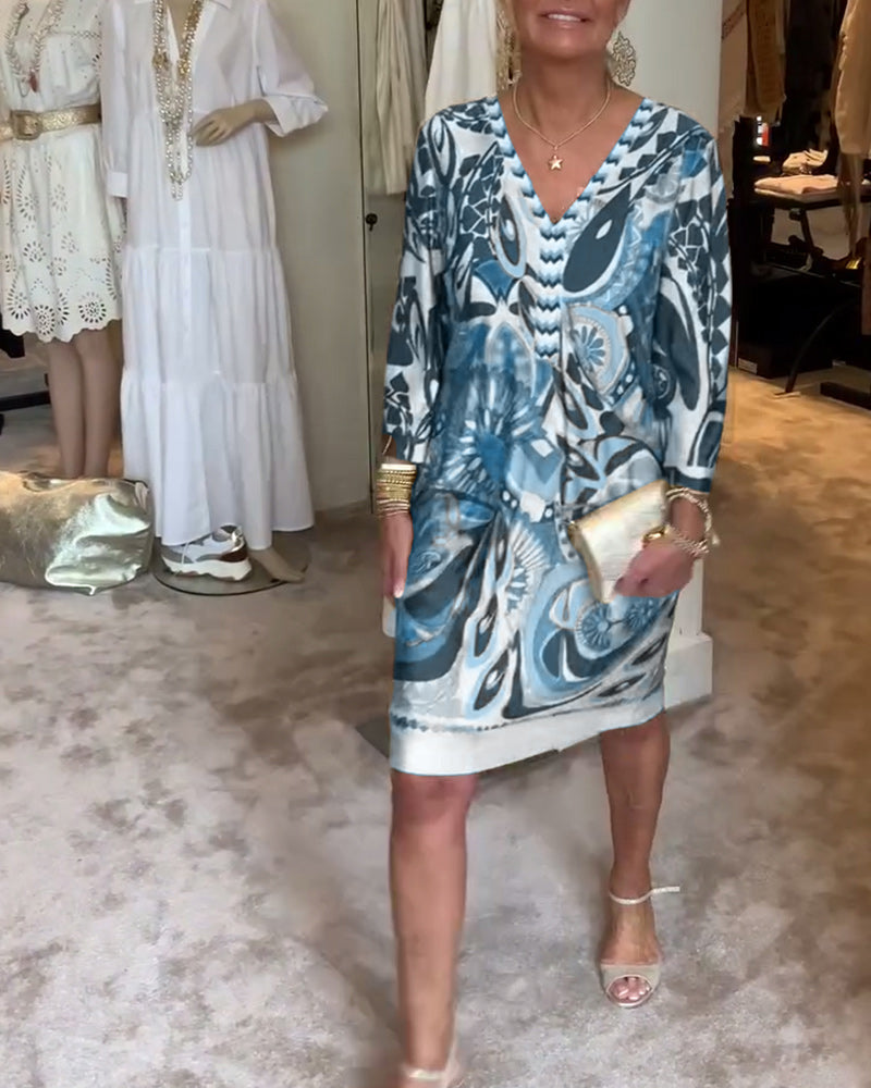 Casual V-neck dress with a retro print