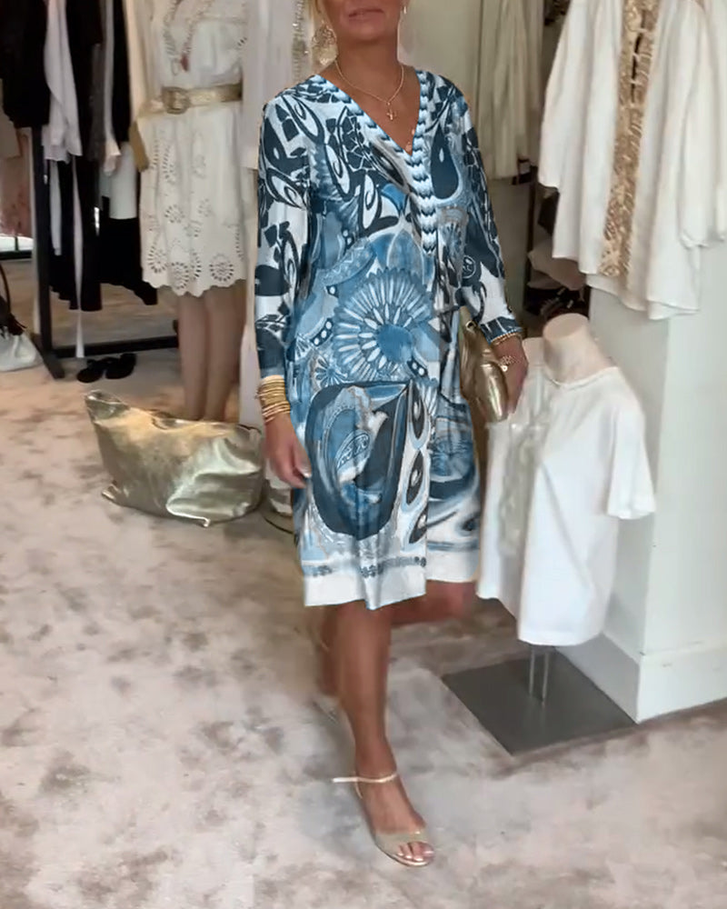 Casual V-neck dress with a retro print