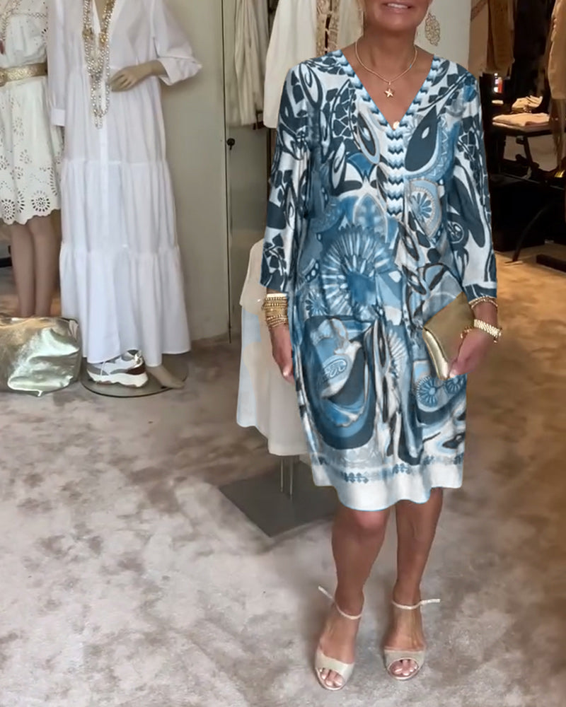 Casual V-neck dress with a retro print