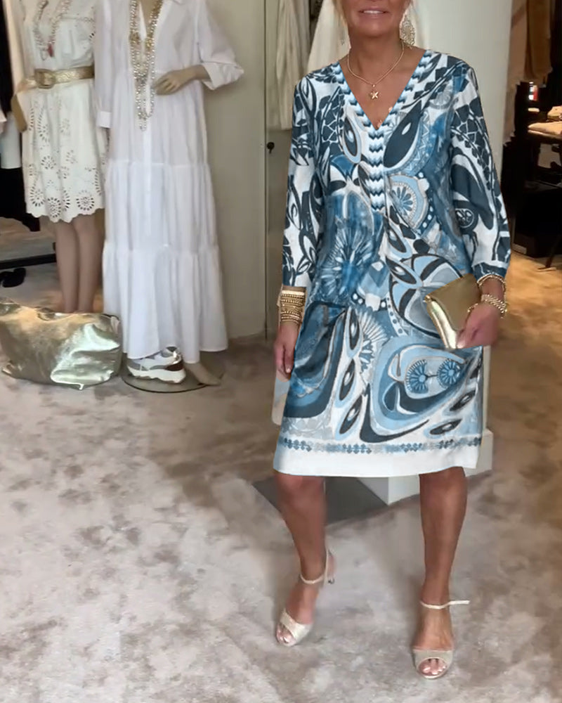 Casual V-neck dress with a retro print