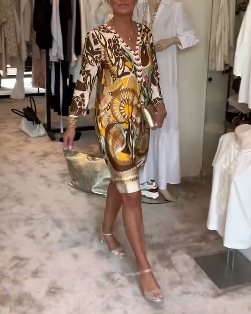 Casual V-neck dress with a retro print